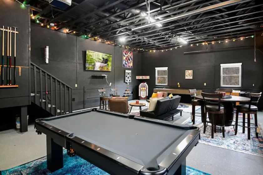 2 Masters + 2 Kitchens + Game Room + Fire Pit + Hot Tub - Image 1