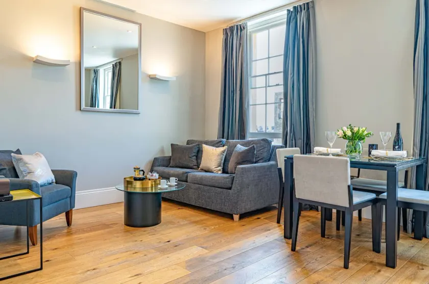 New luxury apartment 5 min walk to the Royal Crescent/centre. Ideal for families - Image 1