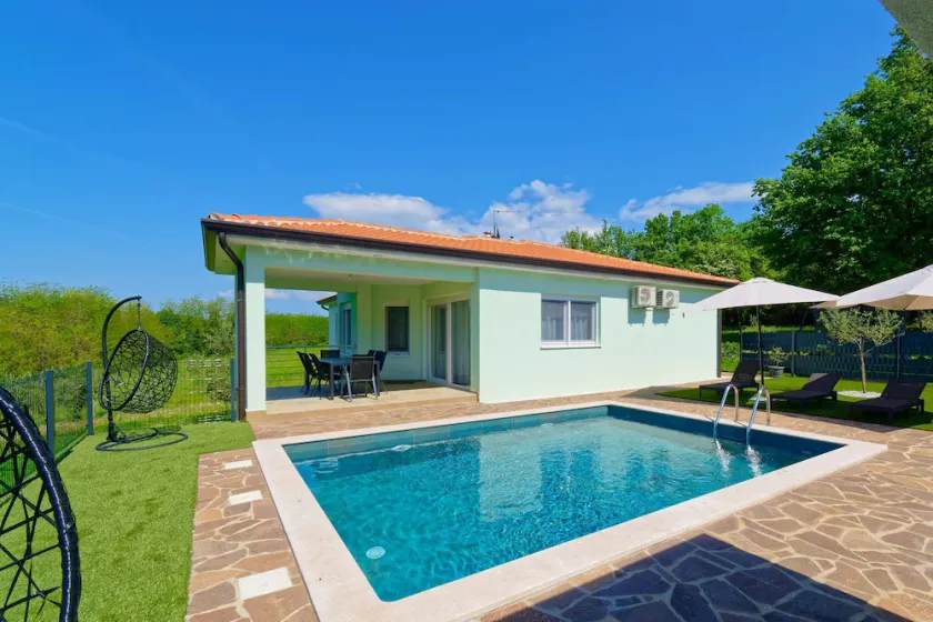 Villa Petar - 8 persons, 3 bedrooms, 2 bathrooms, pool - Image 1