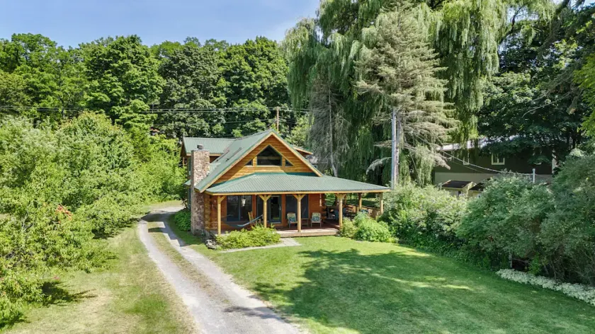 Absolut Shore - Adirondack Leben am Seneca Lake - Image 1