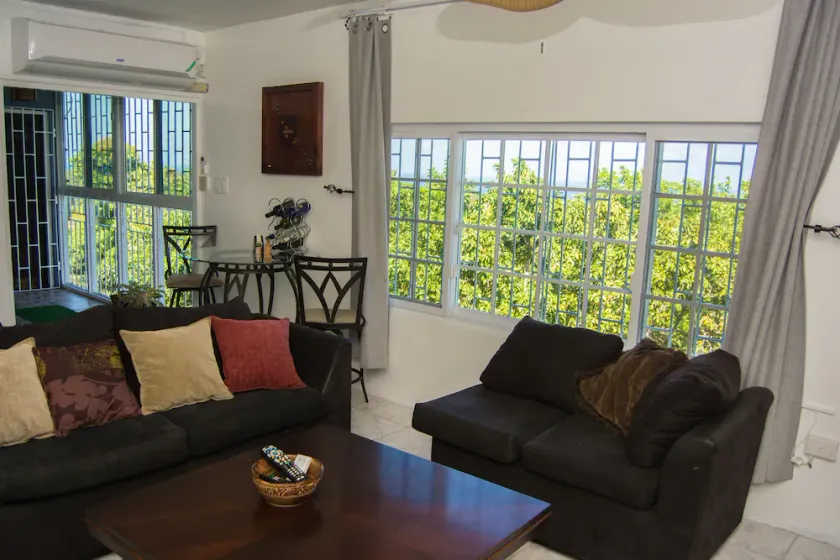 2 Bedroom fully air-conditioned 6 mins from Airport - Image 1