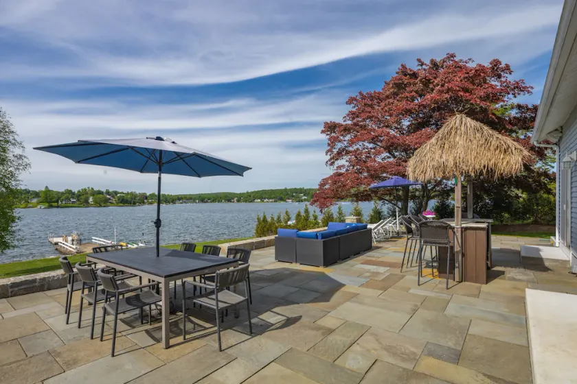Candlewood Lakefront 3bd/ 2 bath house w/ 180 degree views! - Image 1