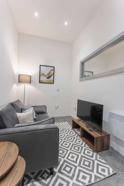 Modern 1-Bed Dudley Apartment | Free Wi-Fi - Image 1