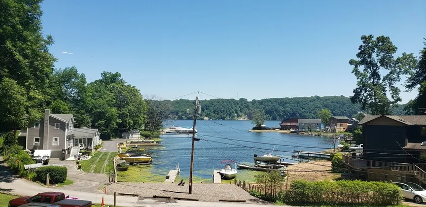 Relaxing waterfront cottage on Irondequoit Bay - Image 1