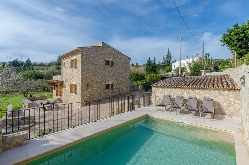 Familienfreundliches Landhaus mit Terrasse, Grill und privatem Pool - Image 1