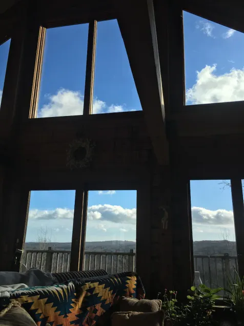 Jaw-Dropping Coastal Mountain & Ocean View Post & Beam Log Getaway - Image 1