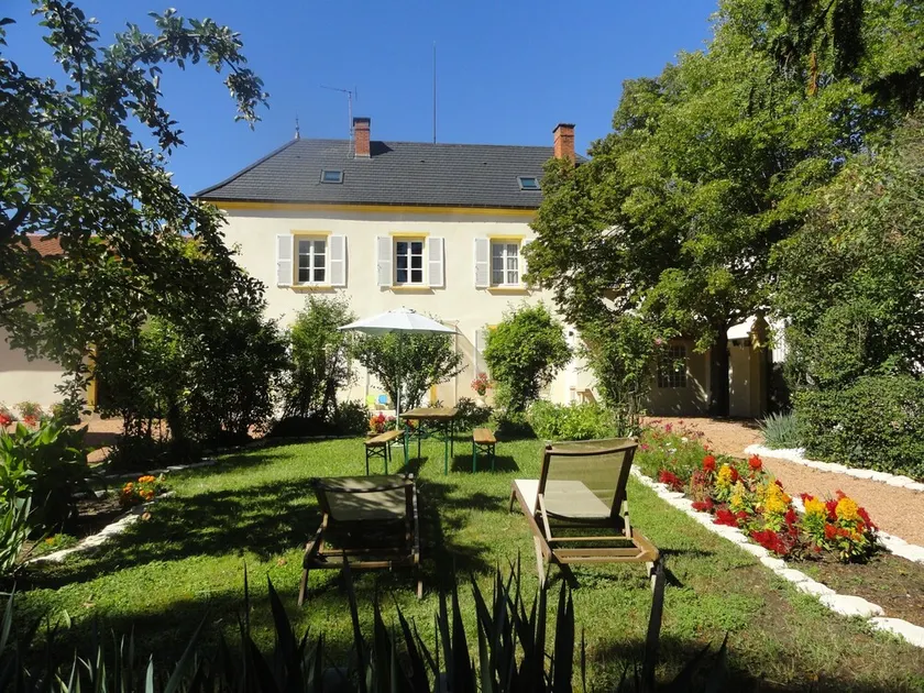 Herrschaftliches Ferienhaus mit Park und Bäumen (1 ha) in Pouilly (42155, Monts du Forez) - Image 1
