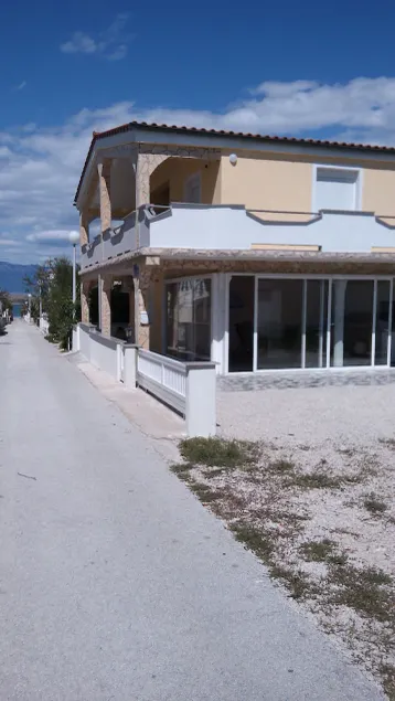 Apartment with terrace near the beach - Image 1
