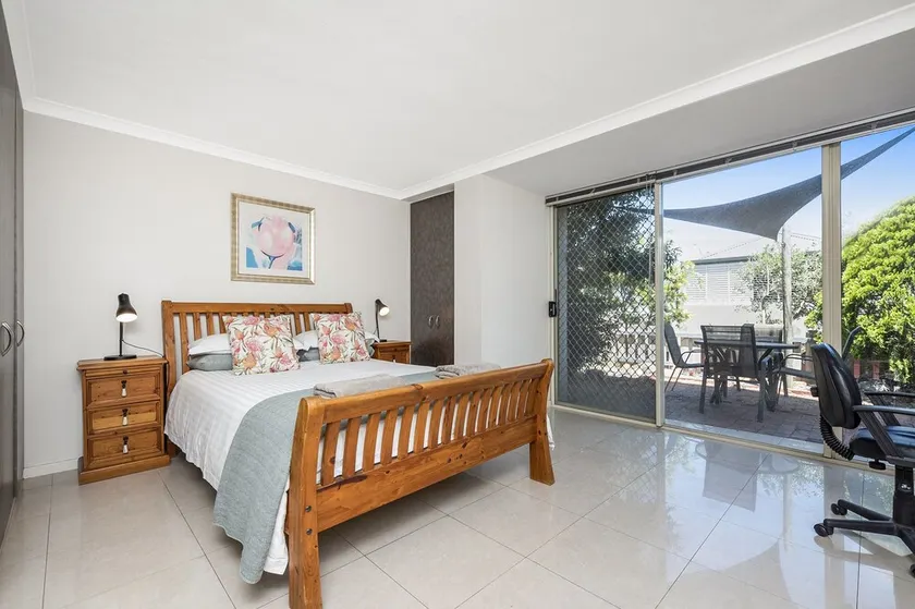 Beautifully renovated studio apartment in Fremantle - Image 1