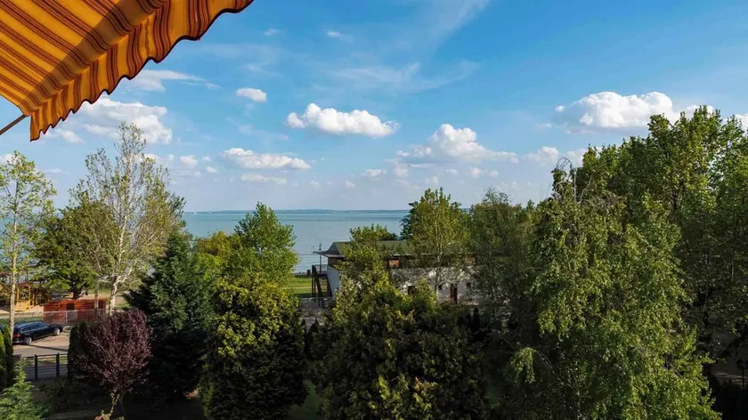 Holiday apartment directly opposite the beach - Image 1