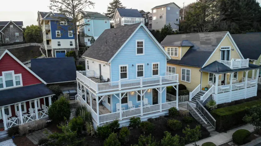 Beach Bungalow with Double Decker Wrap Around Porch, Pool, Park & Hot Tub! - Image 1