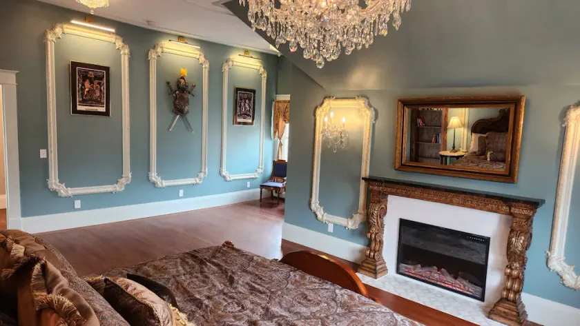 6 bedroom, 4 Bathroom Victorian Mansion 1 Mile from Downtown Minneapolis - Image 1