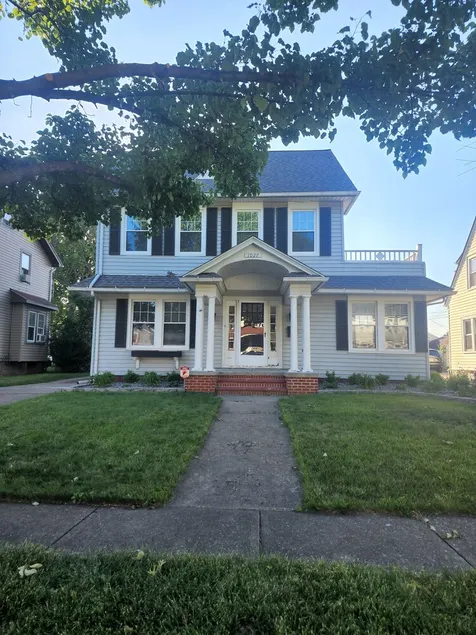 Historical 6 bed home, game room, short walk to beach & harbor lighthouse views. - Image 1