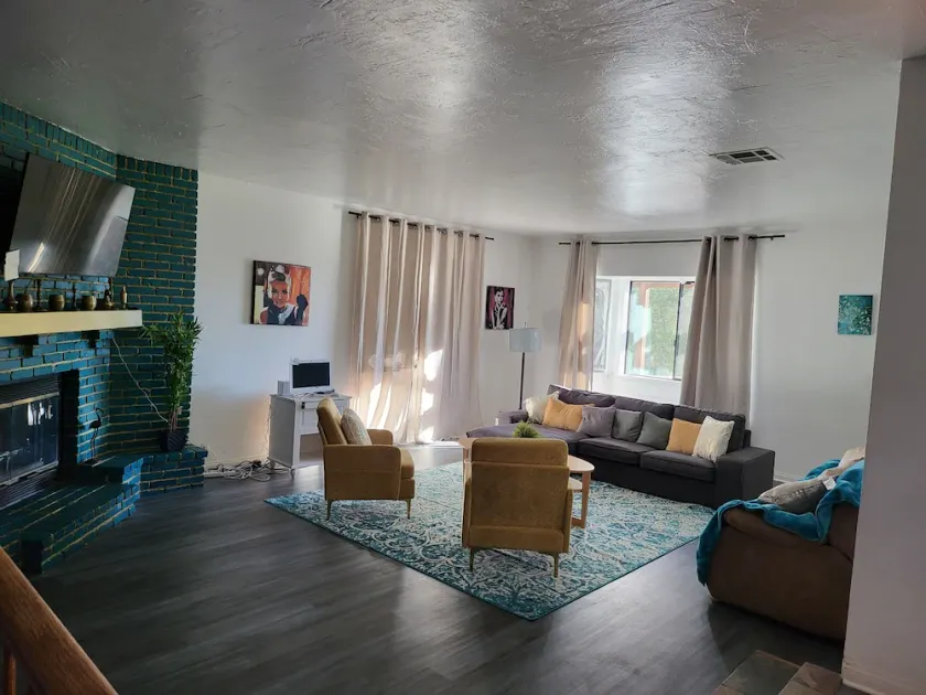 Cozy Blue Ranch home away from home! A bit of ranch & modern - Image 1