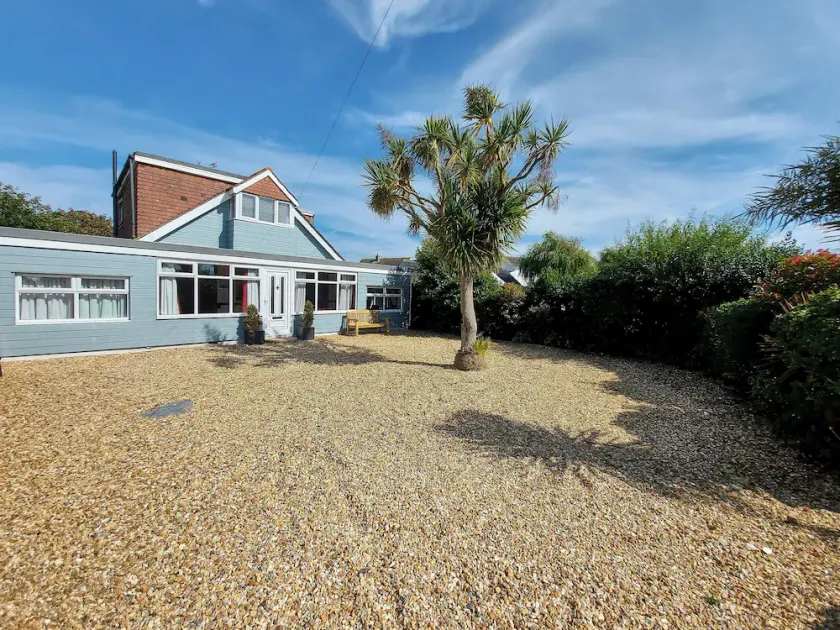5 bedroom accommodation in Elmer, near Bognor Regis - Image 1