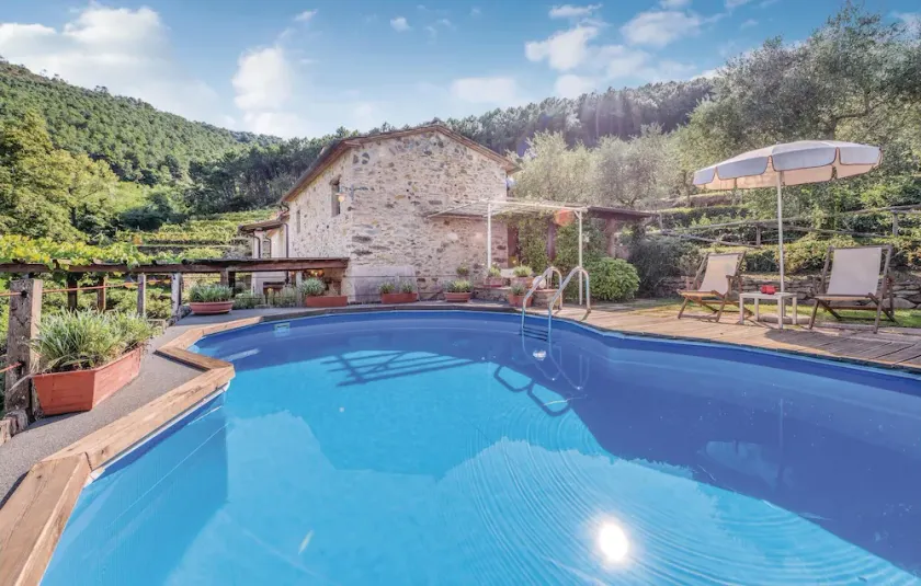 Traumhaftes Haus in Buti PI mit privatem Swimmingpool, der sowohl drinnen als. - Image 1