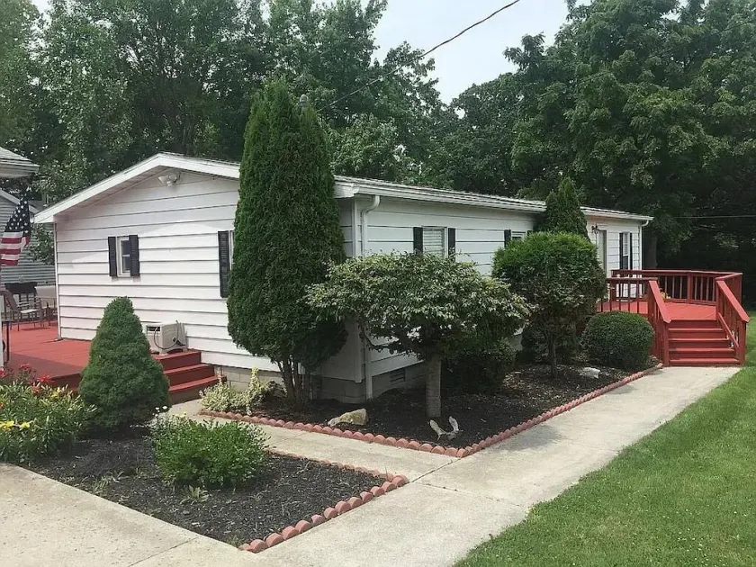 Just Peachy Peninsula Cottage -- Outside of Lakeside - Image 1