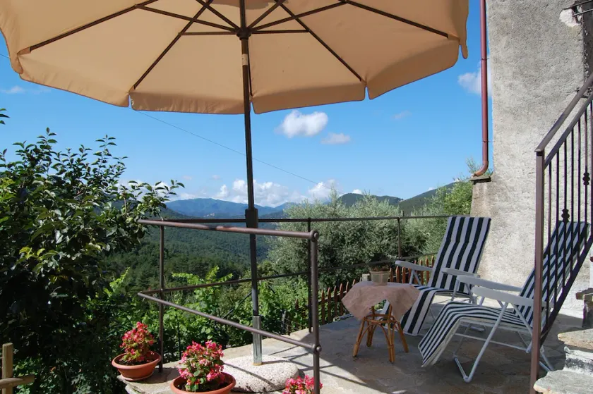 Lastminute 50%off!! Casa, giardino e aree relax in borgo ligure campagna e mare. - Image 1