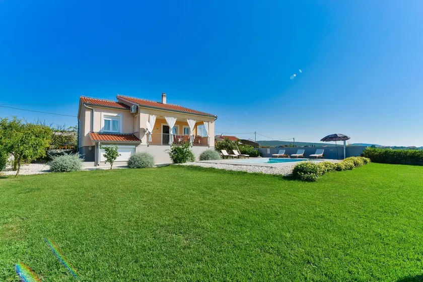 Villa à Debeljak avec Piscine Privée - Image 1