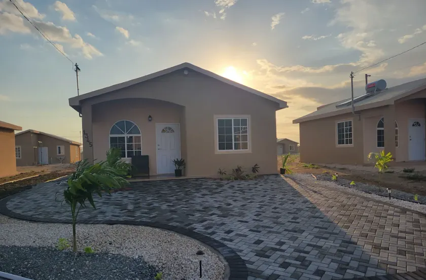 Friendly gated community comfort home - Image 1