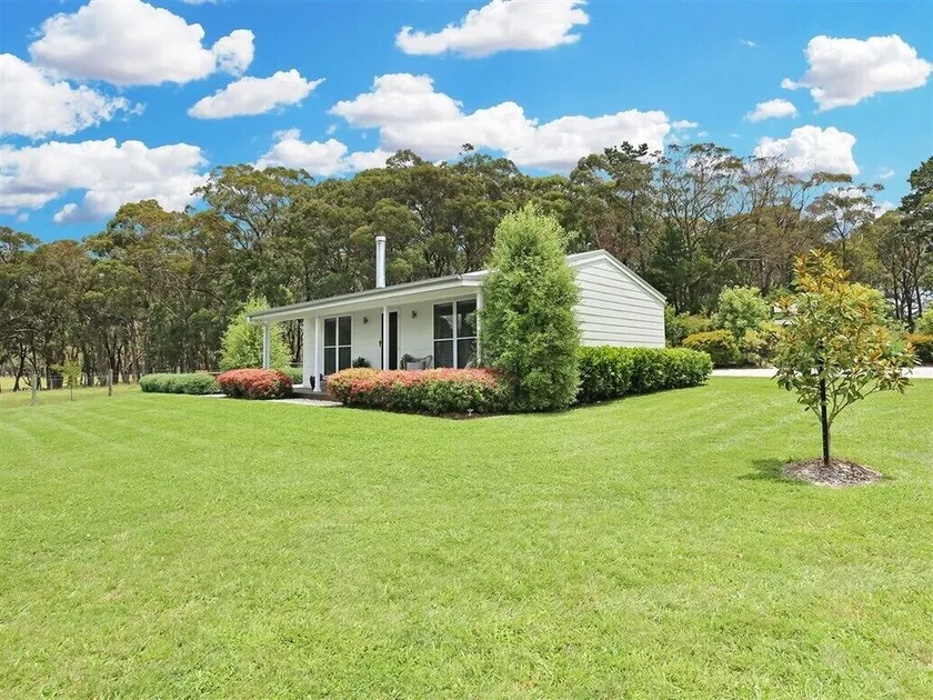 Elysium Cottage - A Cosy Retreat with Water Views - Image 1