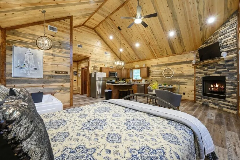 Moonlit Oaks Retreat | Romantic Broken Bow Cabin with Hot Tub, Fire Pit & Fireplace - Image 1