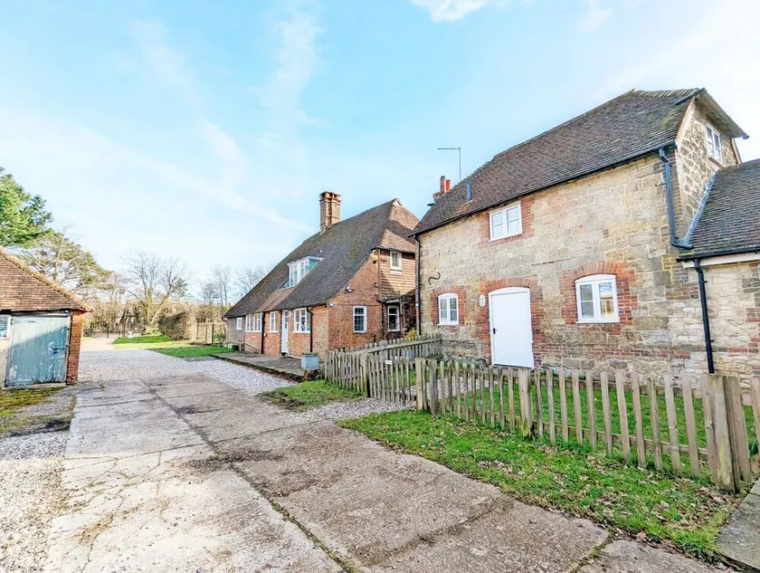 Beautiful country cottage for four - Image 1