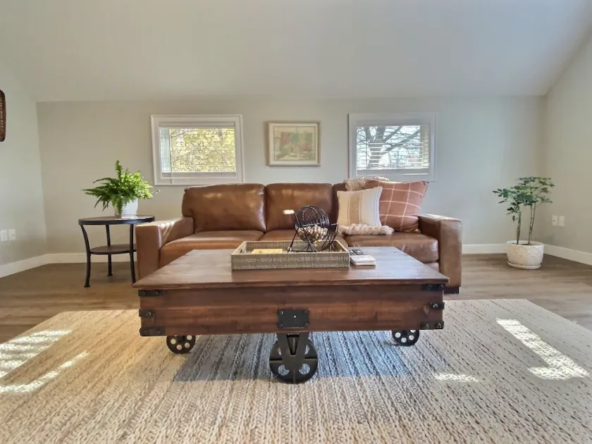Hilltop House - Image 1