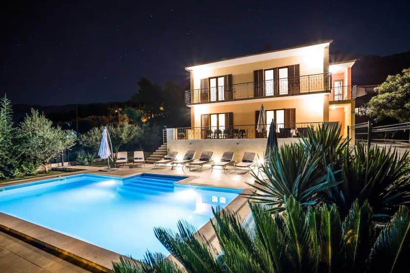 Villa Dalmatica SAVE 20 percent on Split-villas com - Image 1
