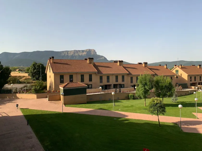 **Appartement familial avec piscine et garage à Jaca** - Image 1
