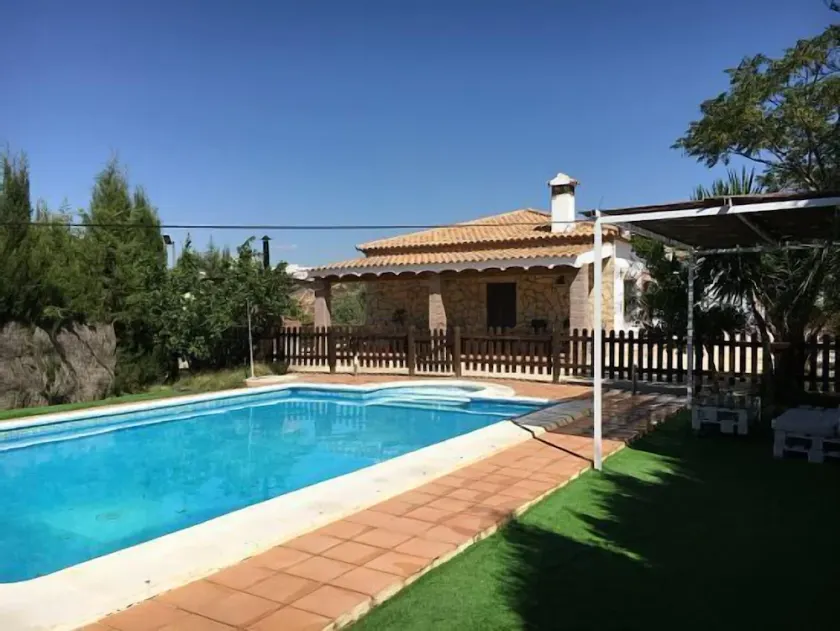 Casa rural con piscina privada, parque infantil, AC, BBQ, wifi gratis - Image 1