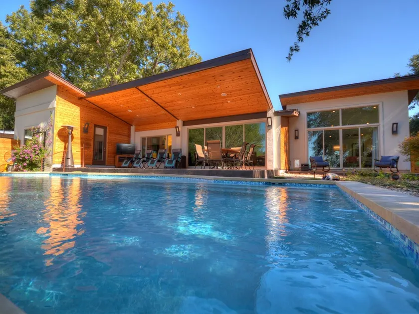 Lake LBJs Most Popular Luxury Home // Boat Rental On-site & Tons of Amenities! - Image 1