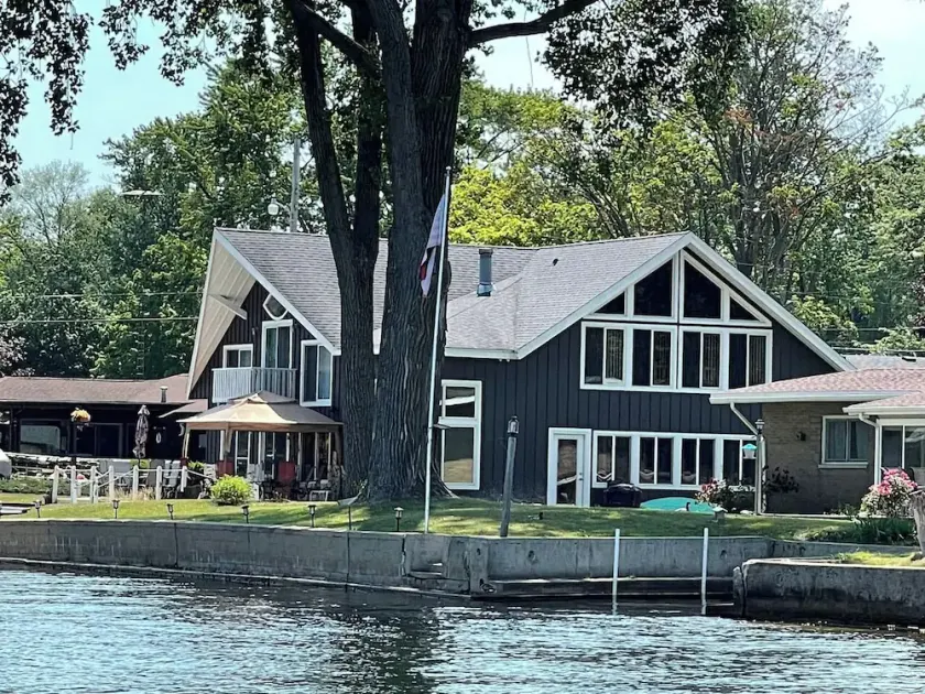 Unforgettable 4 bedroom 3 bath waterfront cabin - Image 1