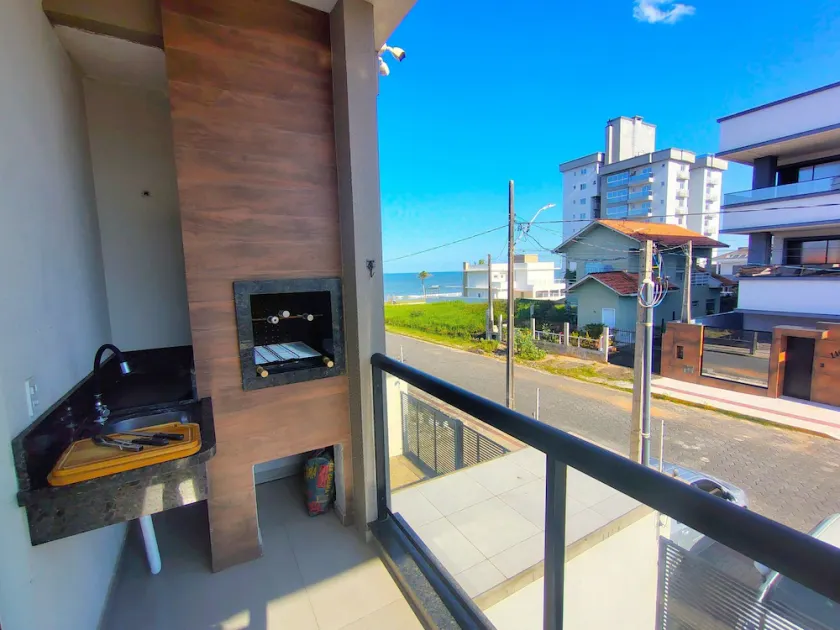Aptos completos e com localização privilegiada, 70m do mar - ALOs - Image 1