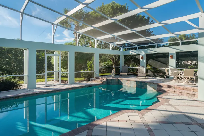 Neu renovierte 4 Schlafzimmer, 3 Badezimmer - 100 Meter vom Strand entfernt! - Image 1