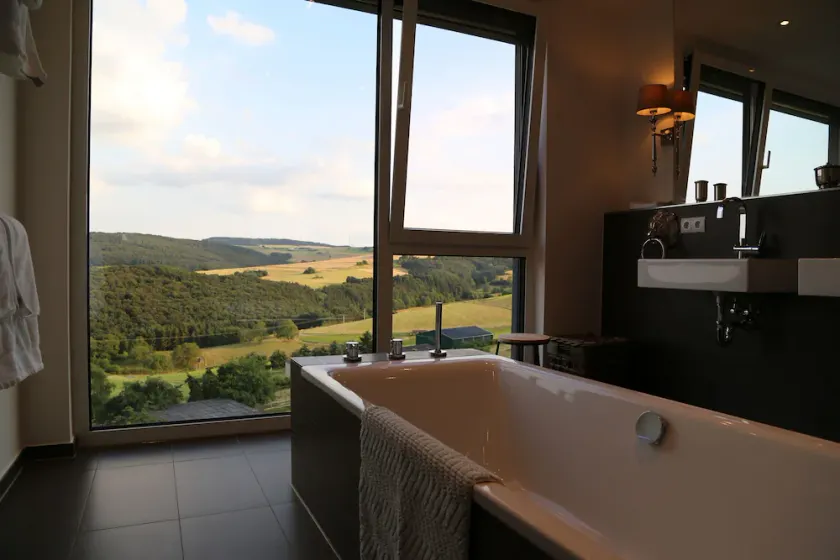 LUXE NOUVELLE CONSTRUCTION dans un emplacement privilégié: Eifel, Nuerburgring, A61, vue panoramique - Image 1