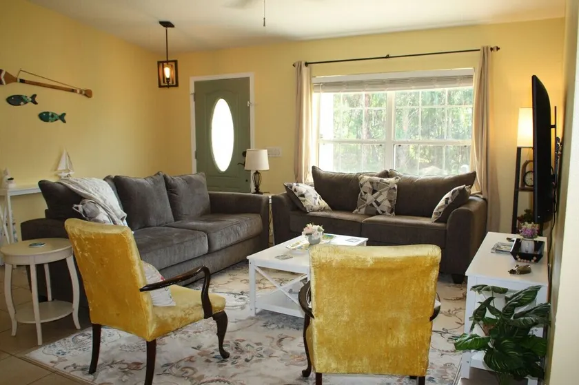 NEW!Calming & Peaceful Retreat for R&R*Huge backyard* Minutes to Activities - Image 1