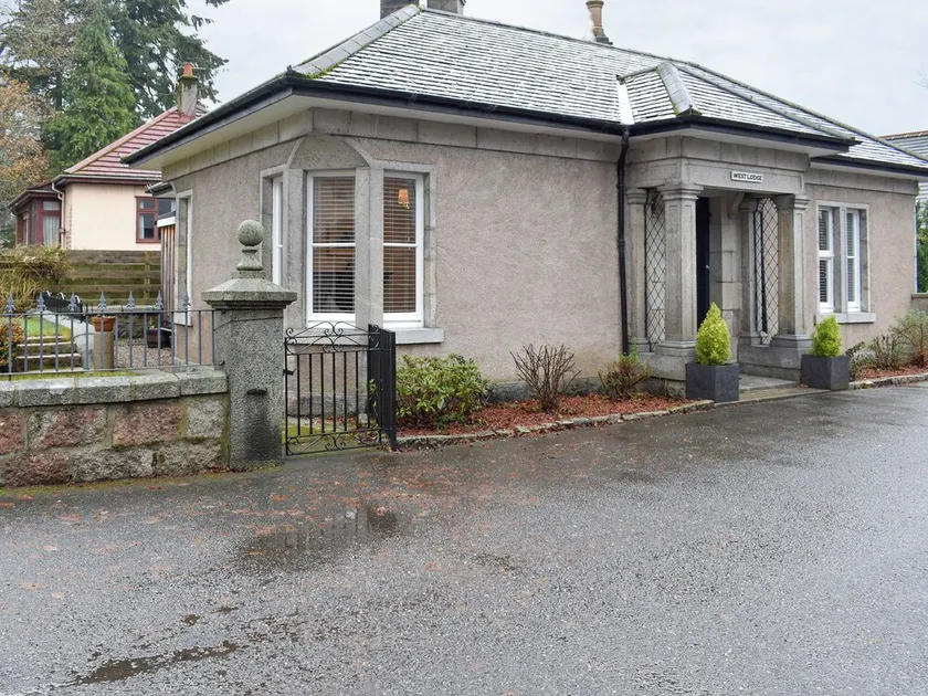 Alojamiento de 2 habitaciones en Banchory - Image 1