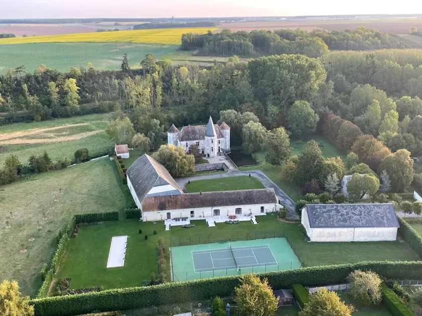 Château 5 étoiles à 80 kilomètres de Paris. - Image 1