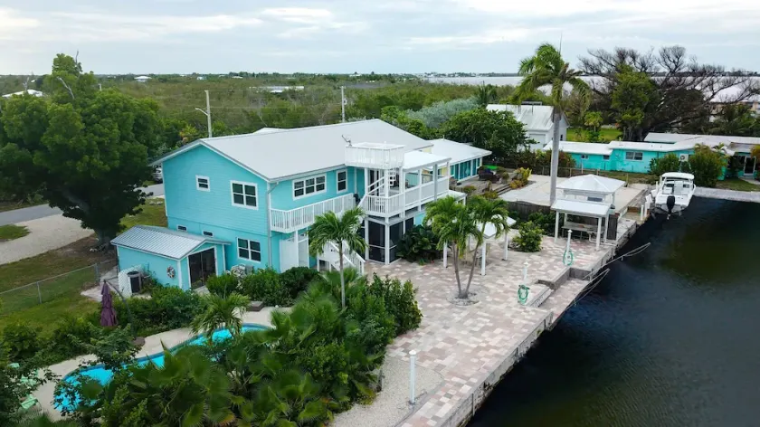 Family friendly canal home,150 ft dock, easy access to Atl & Gulf - Image 1