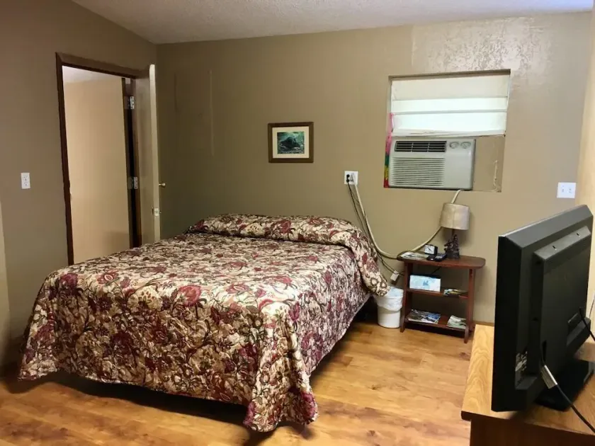 Cheap, Clean, & Comfortable!!! - Image 1