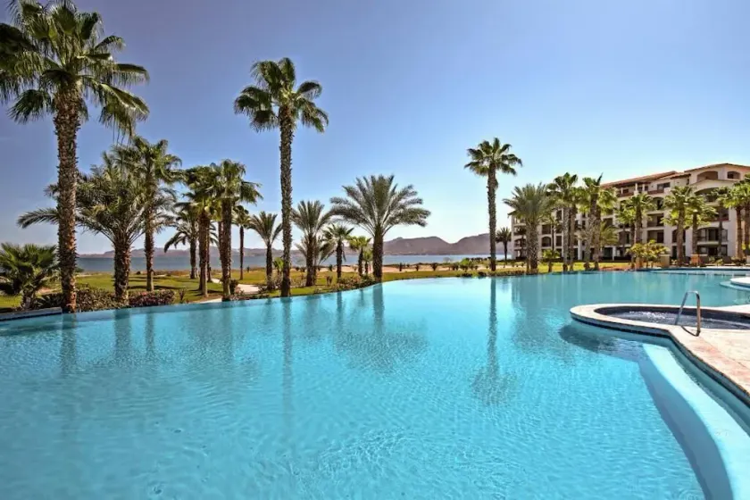Best apartment beach front with access to the pool - Image 1