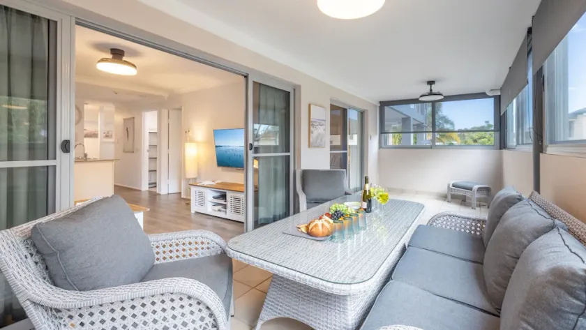 9 'Shoal Bay Beach Apartments' 2 Shoal Bay Road - Klimaanlage und komplexes Schwimmbad - Image 1