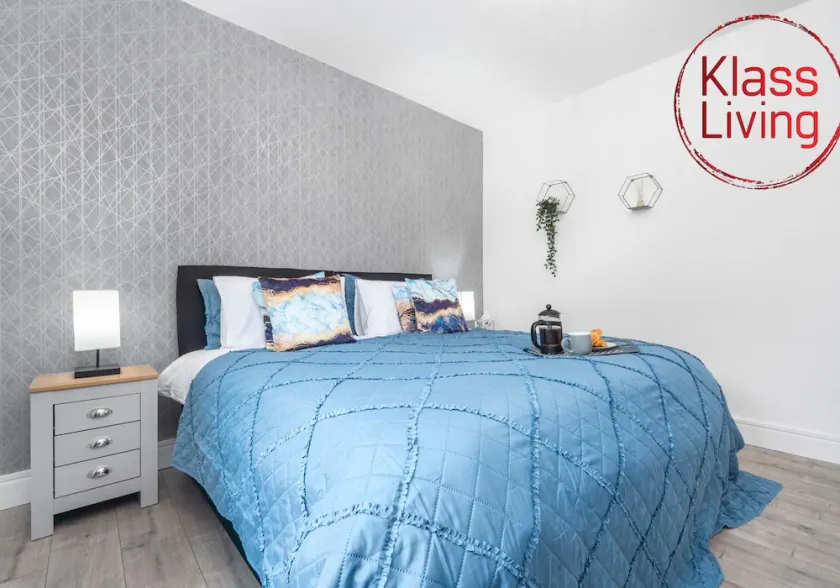 Modern 2 bedroom apartment with parking and wifi. - Image 1