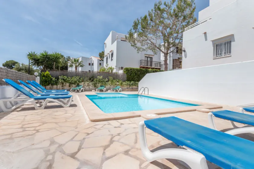 Appartement climatisé avec piscine, Wi-Fi, balcon et proche de la plage - Image 1