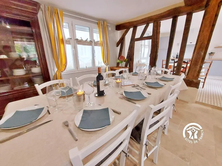 Family Retreat with Garden, Near Leisure Activities - Image 1