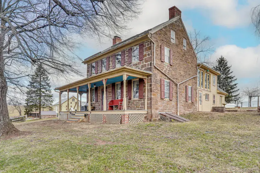 Rural & Historic Detour Escape w/ Horses On-site! - Image 1