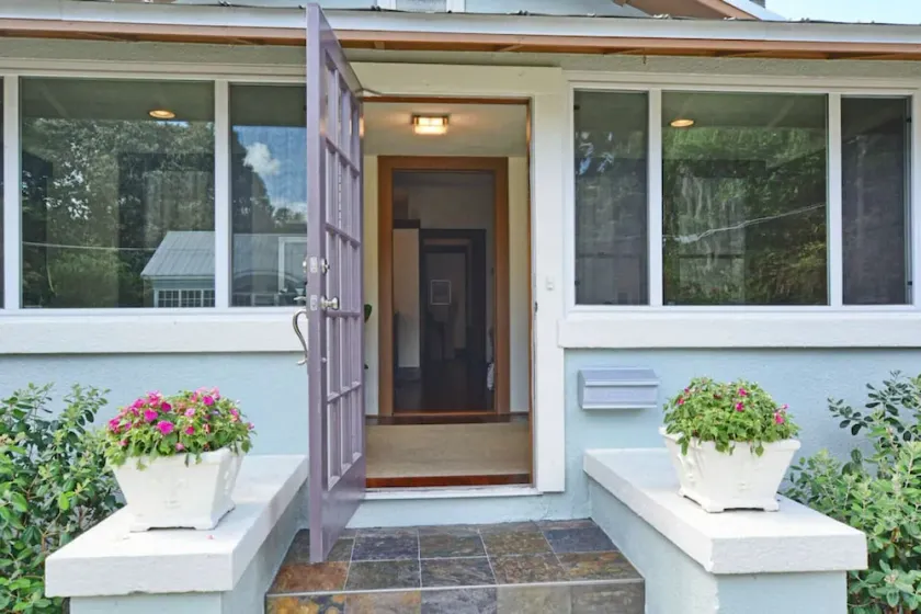 Exklusiva Downtown 3 BED / 2 Bath Home - Image 1