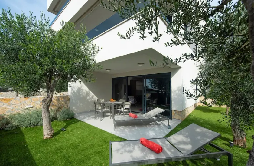 Deluxe one bedroom apartment  on the ground floor of villa Marija - Image 1