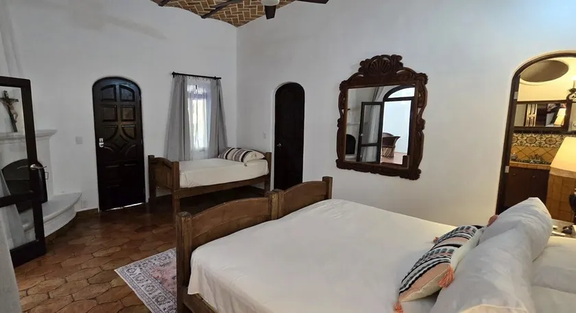 Habitacion \"La Bugambilias\" in Casa Caroline Bella - Image 1